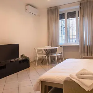 Iv House , Roma Itália